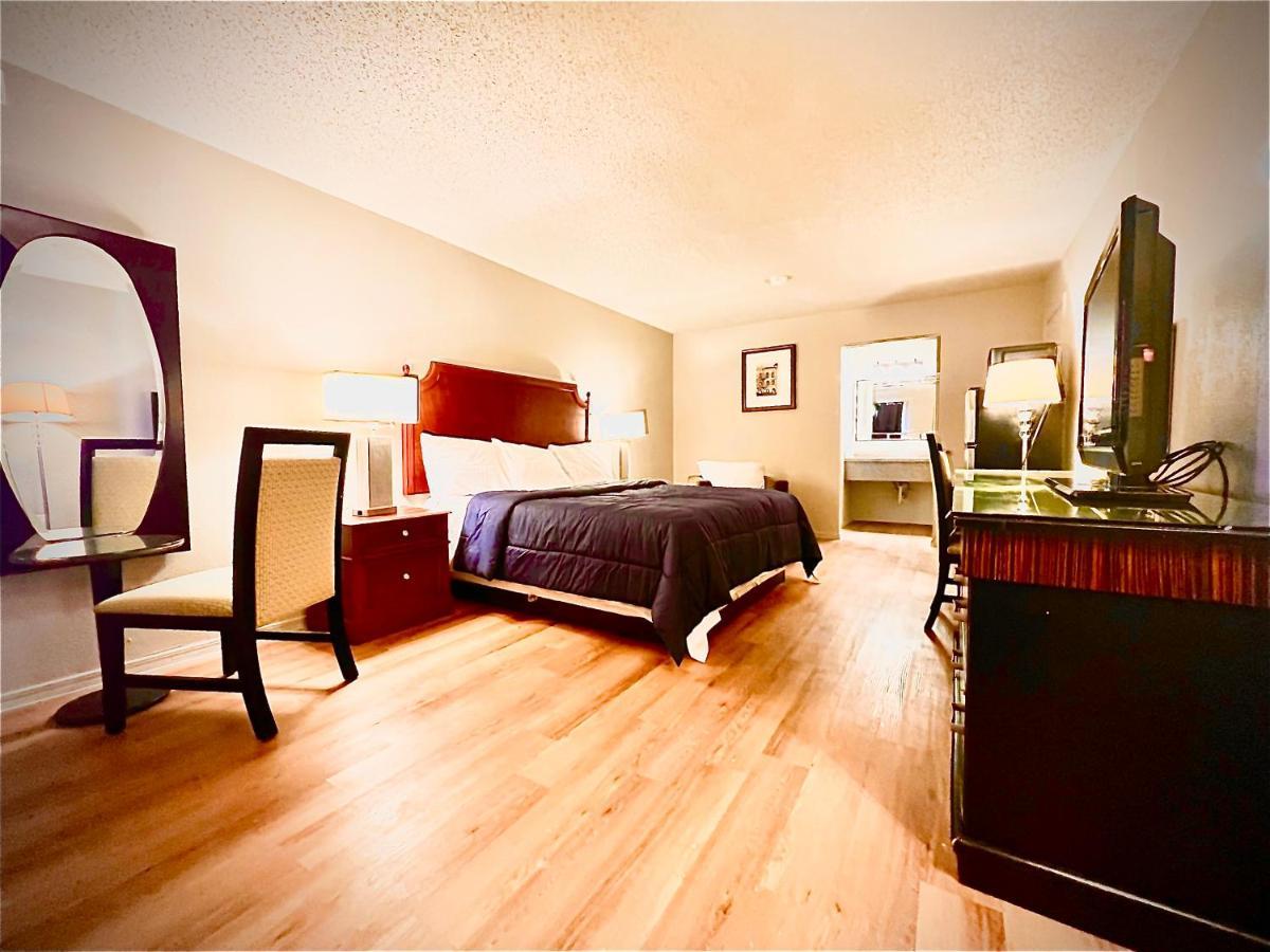 Economy Inn And Suites Талса Екстер'єр фото