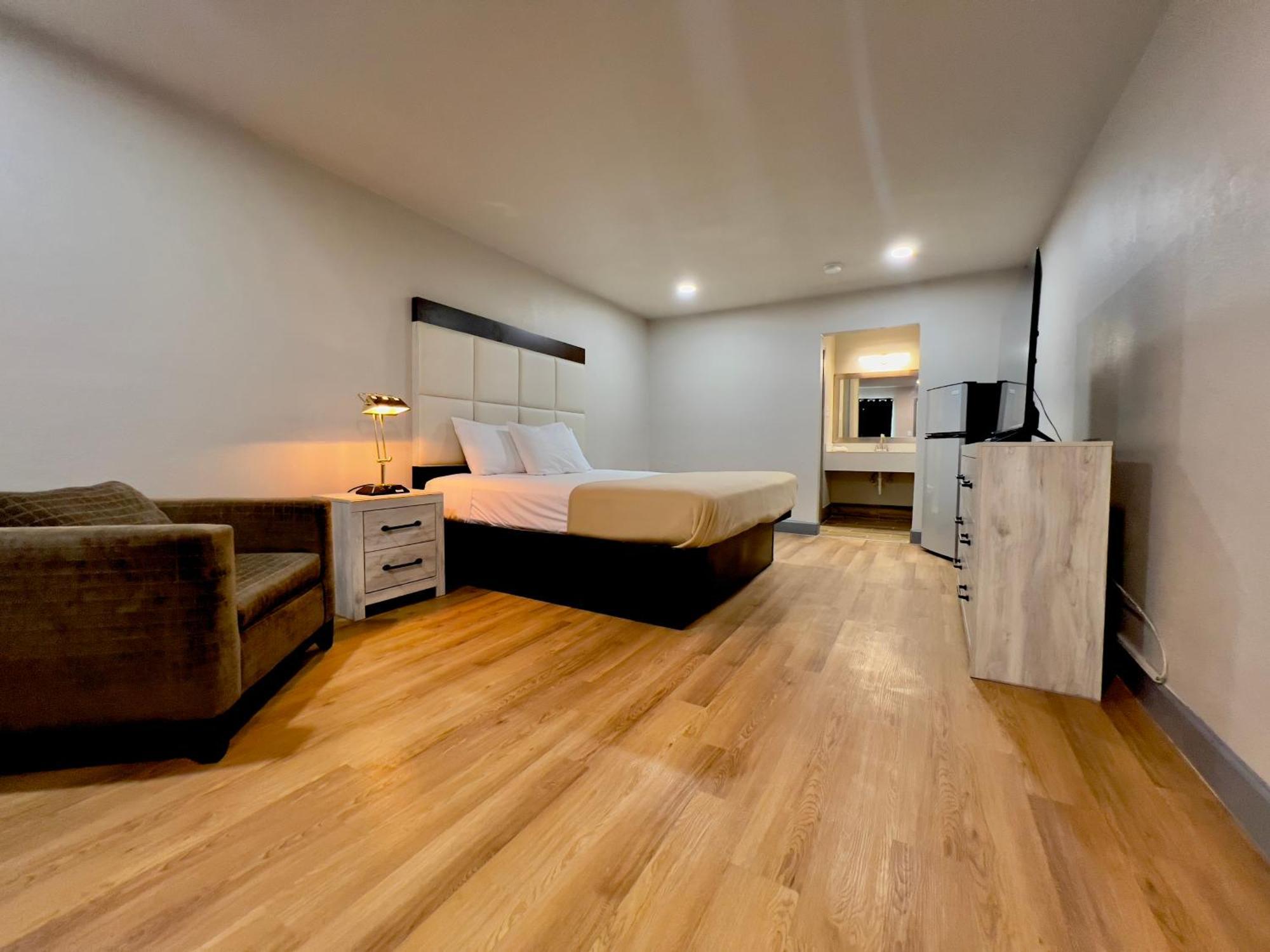 Economy Inn And Suites Талса Екстер'єр фото