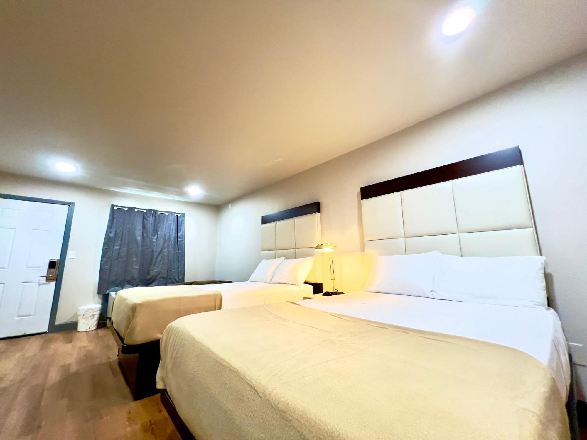 Economy Inn And Suites Талса Екстер'єр фото