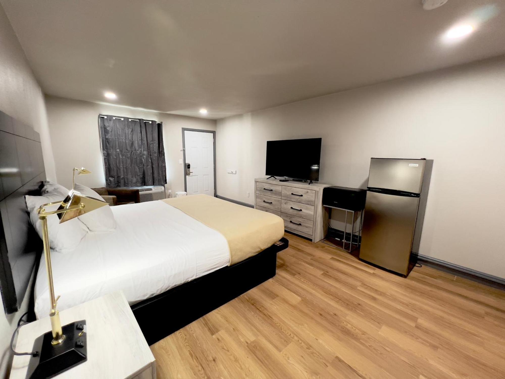 Economy Inn And Suites Талса Екстер'єр фото