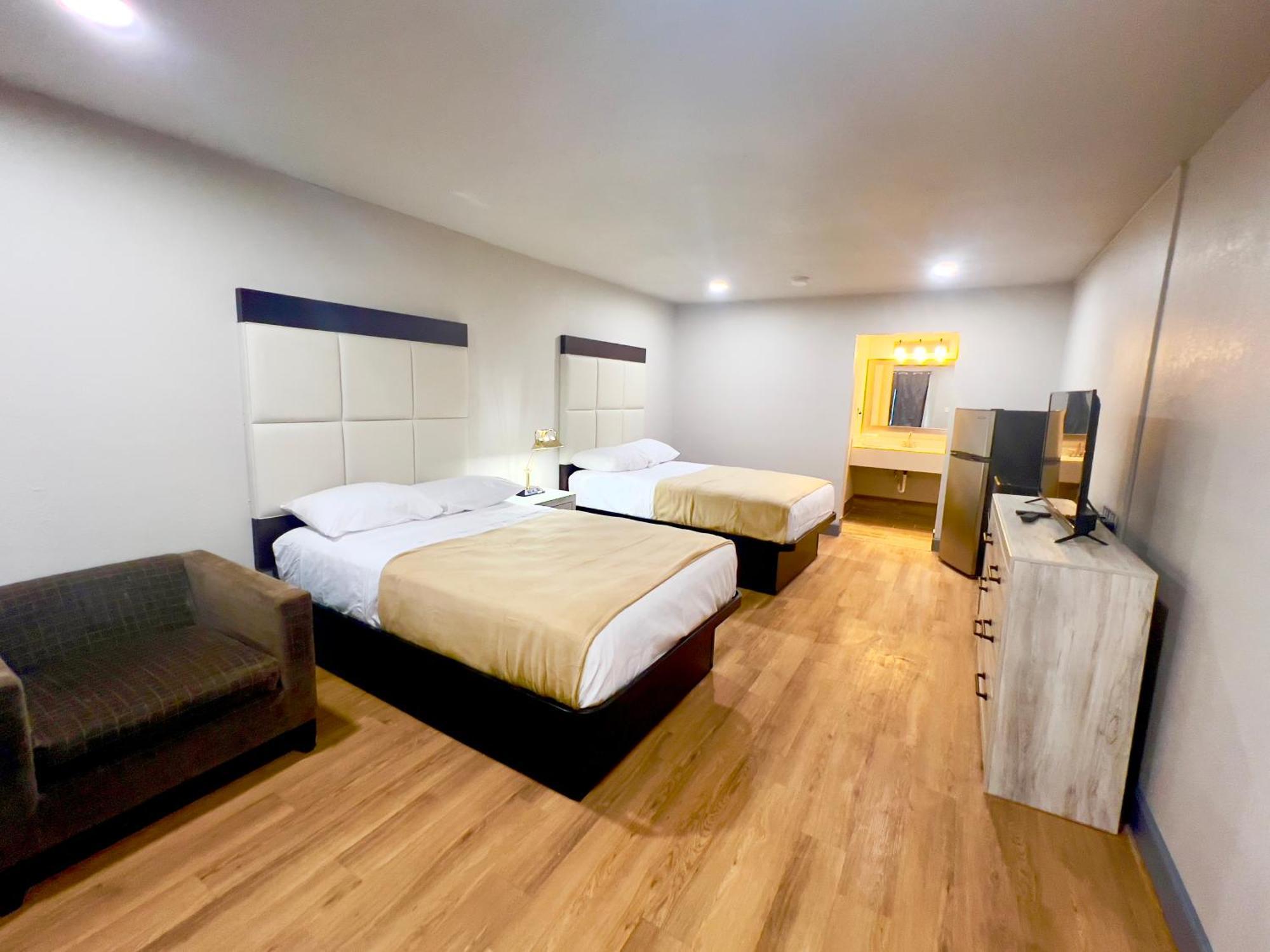 Economy Inn And Suites Талса Екстер'єр фото