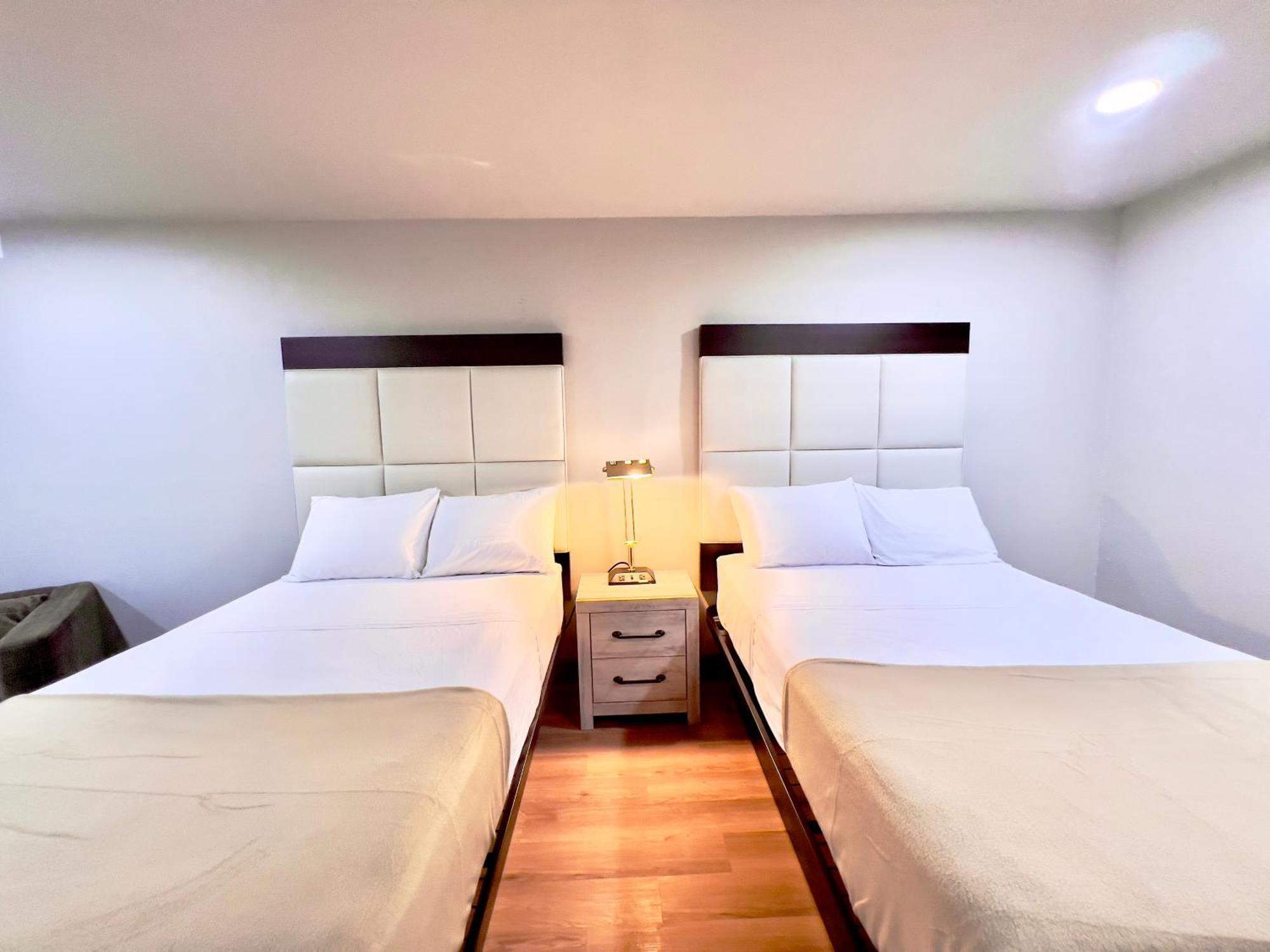 Economy Inn And Suites Талса Екстер'єр фото