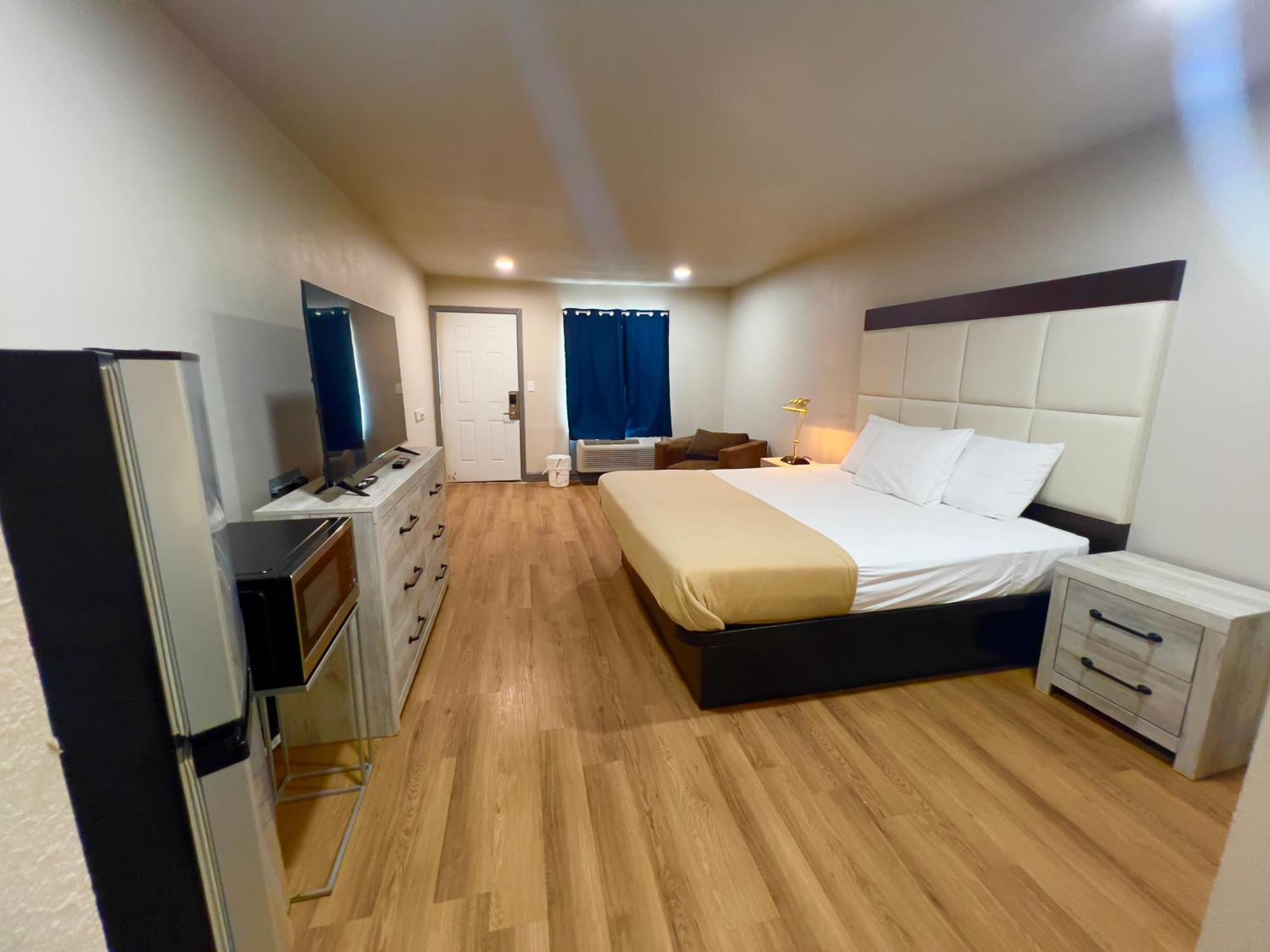 Economy Inn And Suites Талса Екстер'єр фото