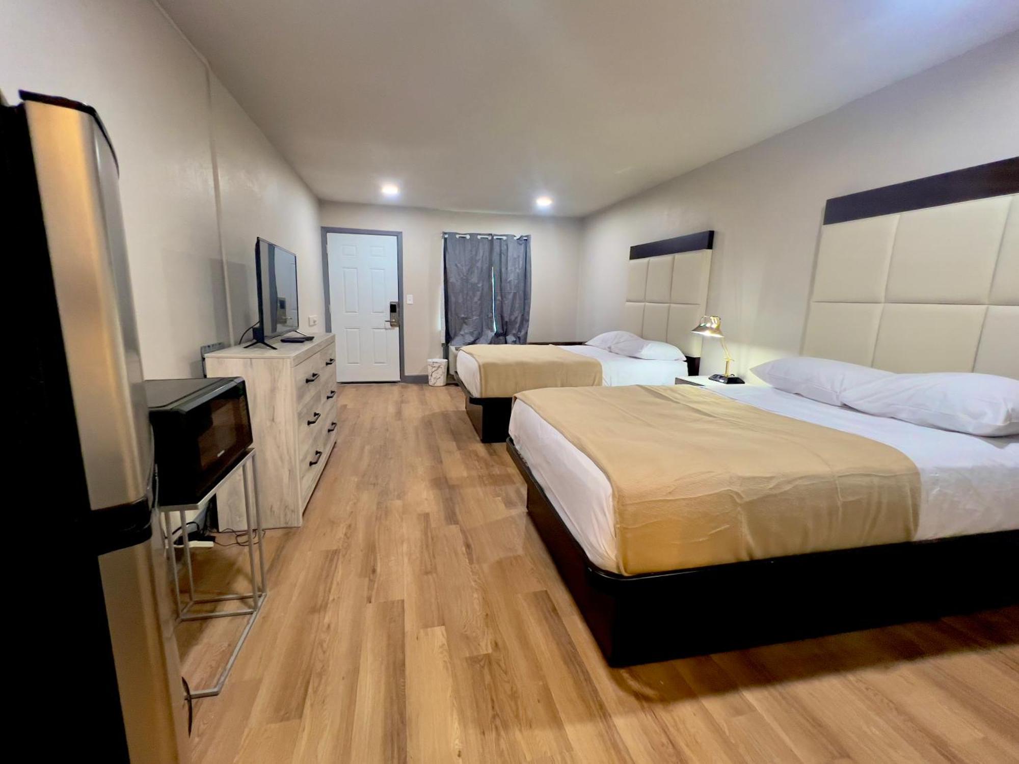 Economy Inn And Suites Талса Екстер'єр фото